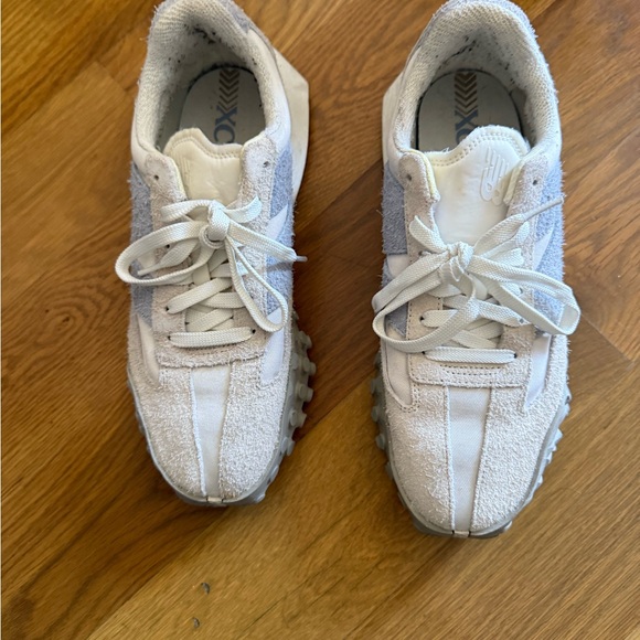 Stylish Cream and Light Blue New Balance Women's Sneakers - Picture 3 of 3